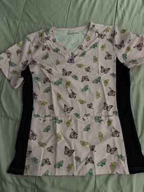 Rampage Butterfly Print Scrub Top in Mint, Lime & Black